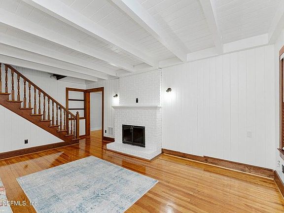 4th image of 1058 Beach Ave