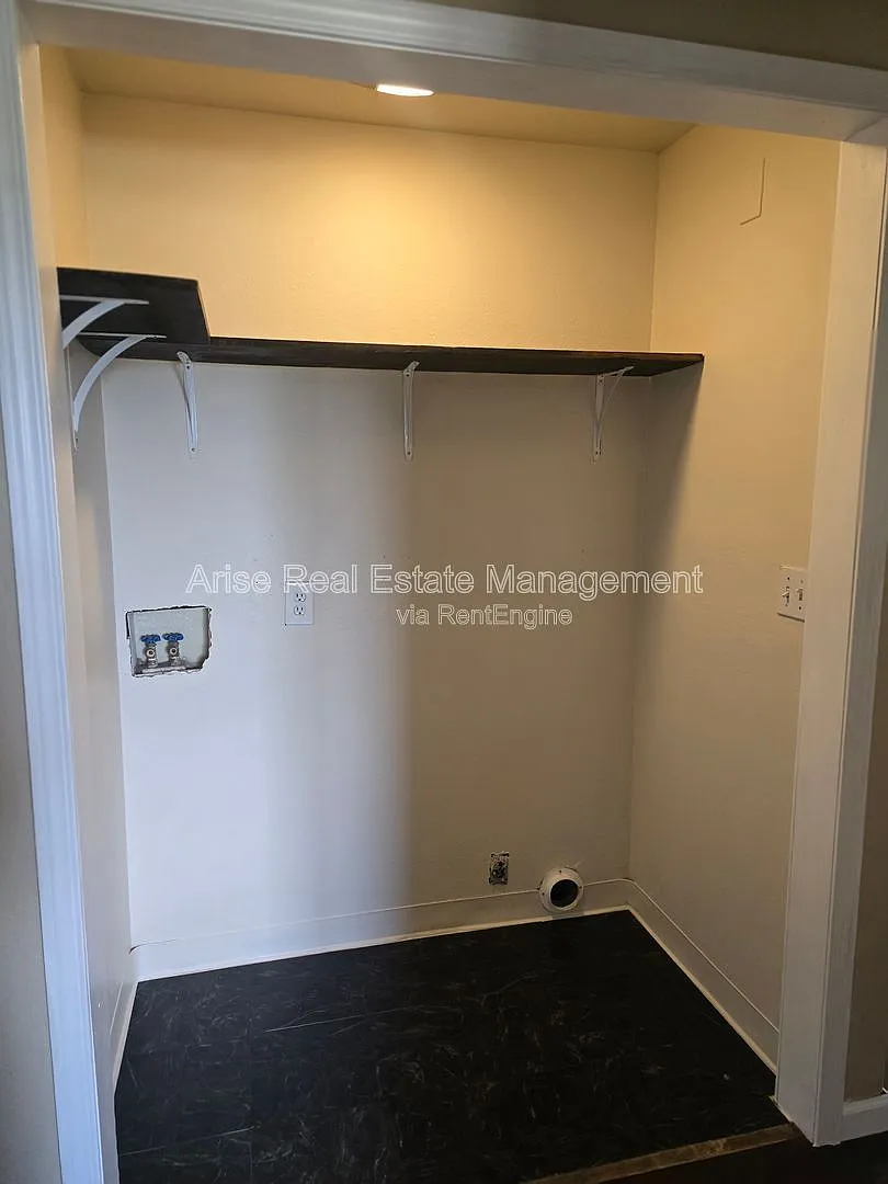 3 bed, 2.0 bath, 1444 sqft, $2,250 — Photo 4