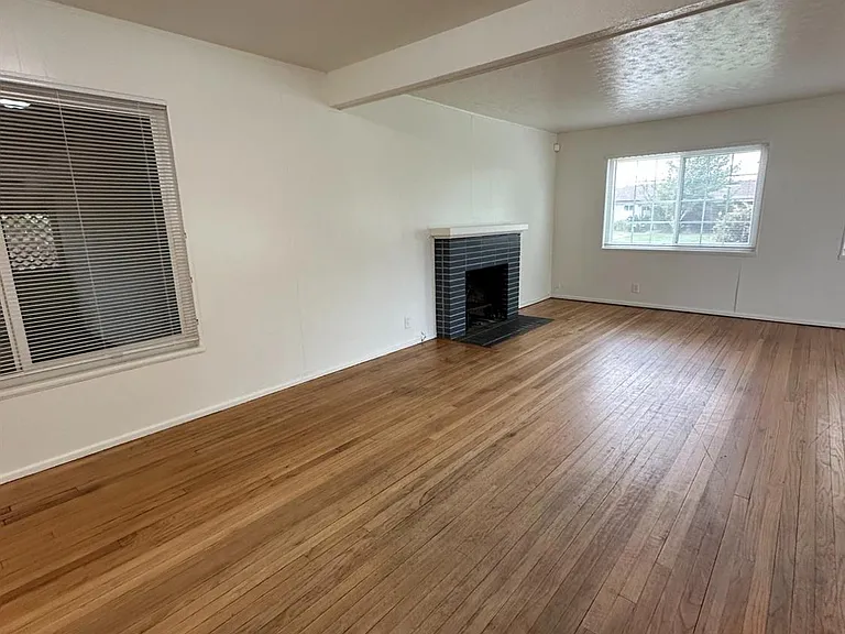 707 N Villa Ave — Photo 7