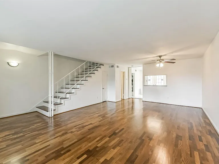 815 S Ripple Creek Dr #4 — Photo 4