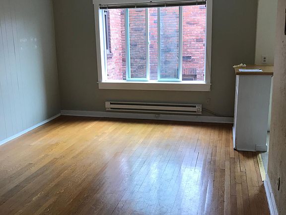 Living area (no furniture)