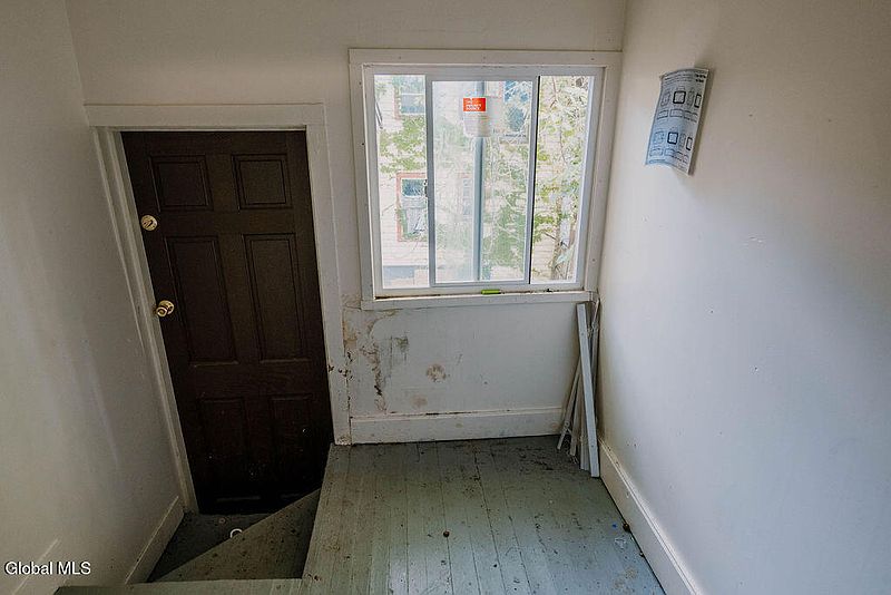 5th image of 94 Ontario Street
