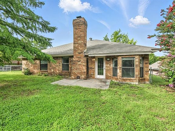 3rd image of 602 Valleyridge Ct