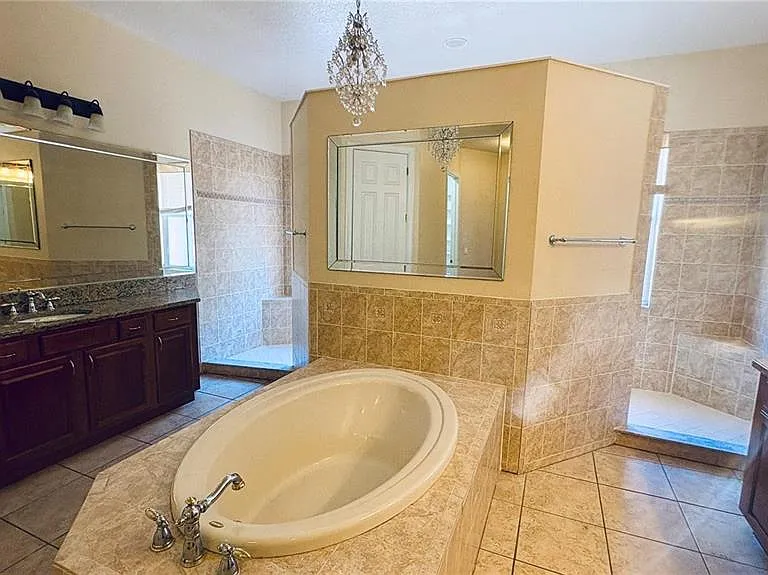 10547 Martinique Isle Dr — Photo 18