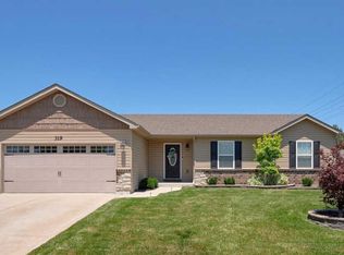 319 Shadow Trace Dr, Wentzville, MO 63385