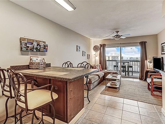 3rd image of 3056 S Fletcher Ave APT 305