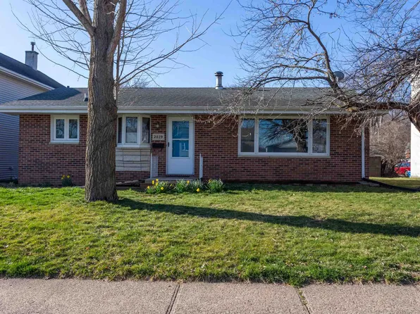 2079 Garfield Ave, Dubuque, IA 52001