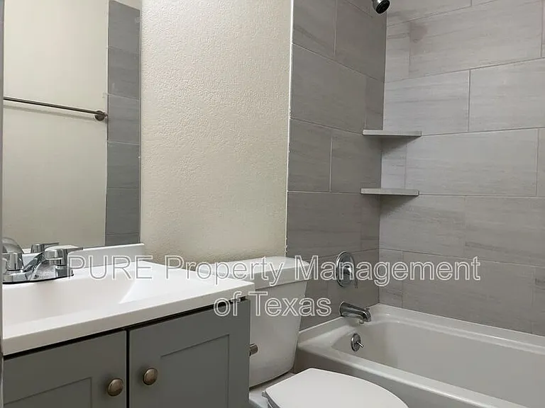 417-418 Parkhill Cv #418 — Photo 8