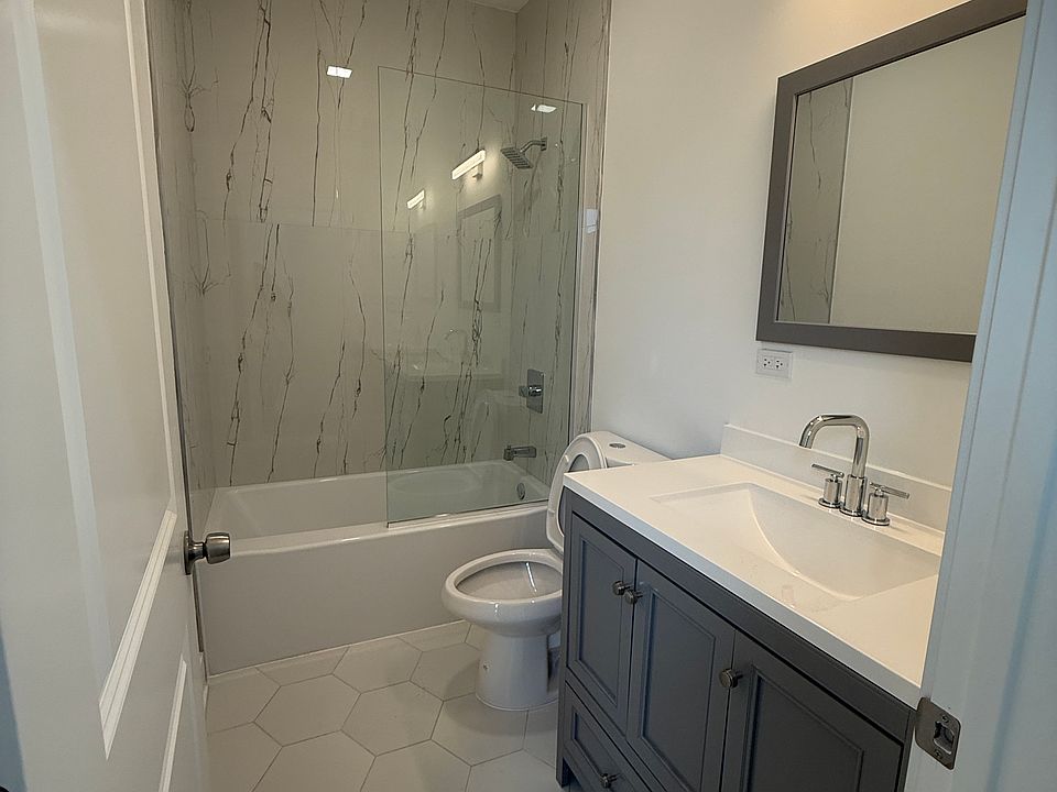 1st image of 530 N Lawndale Ave #2