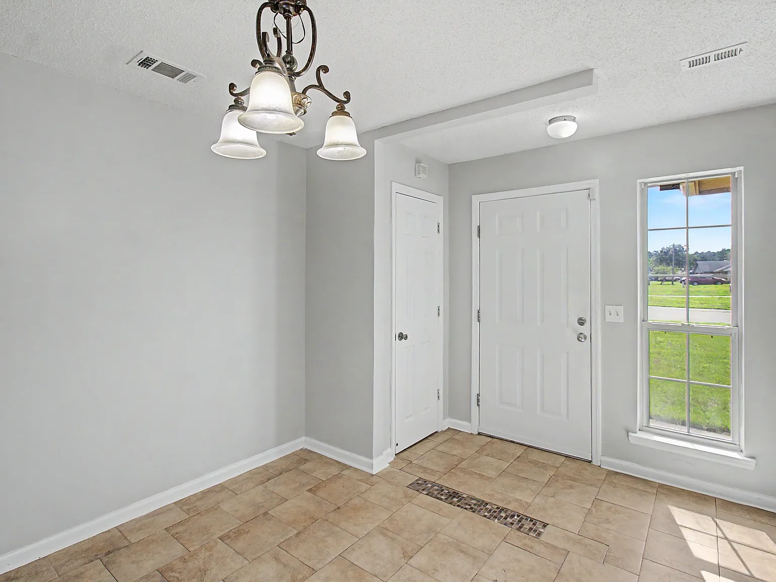 1651 Latham Court - 1 — Photo 3