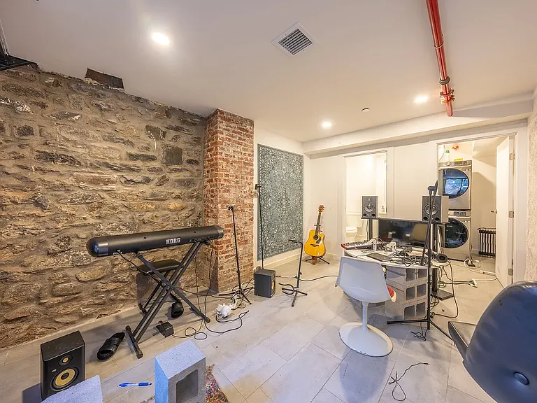 185 Chauncey St #1R — Photo 10