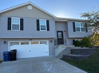 434 Honeysuckle Creek Dr, Wentzville, MO 63385