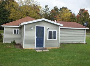1748 N Water Rd, Hart, MI 49420