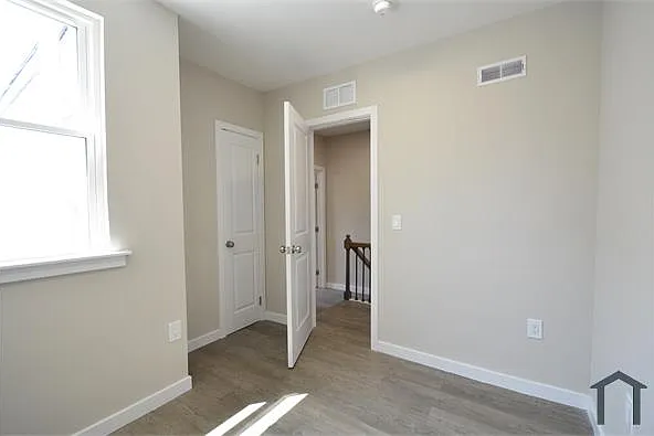 518 Greenwich St — Photo 5