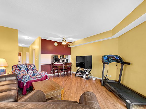 5th image of 1406 Golfview Dr