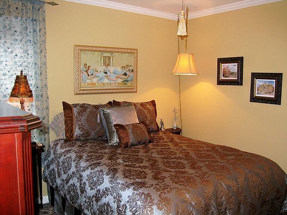 5th image of 10006 Camille Dr SE