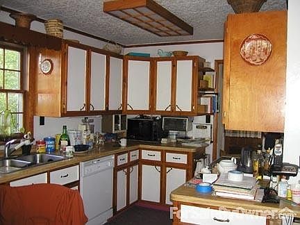 Kitchen Thru to Laundry Room