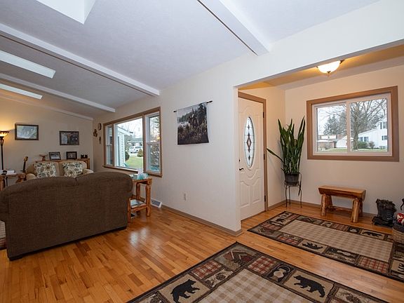 3rd image of 3602 Holly Dr