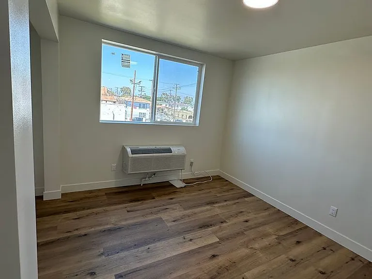 10914 S Main St #202 — Photo 9