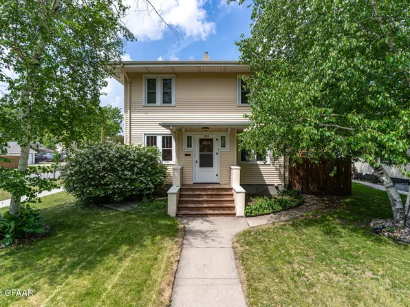 1224 Chestnut St, Grand Forks, ND 58201