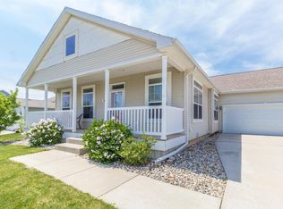 92 Lake Ridge Dr, Mason, MI 48854