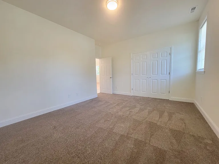 624 Grace Ave — Photo 7