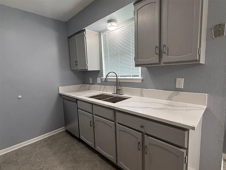 10519 Kirkglen Dr — Photo 6