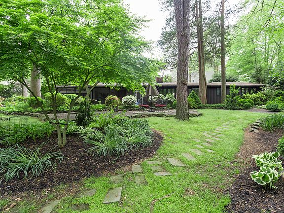 2nd image of 7521 Walton Ln