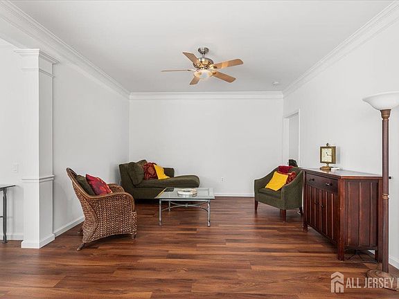 5th image of 386 Harrier Dr