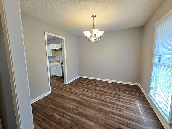 3rd image of 1729 Crestview Dr