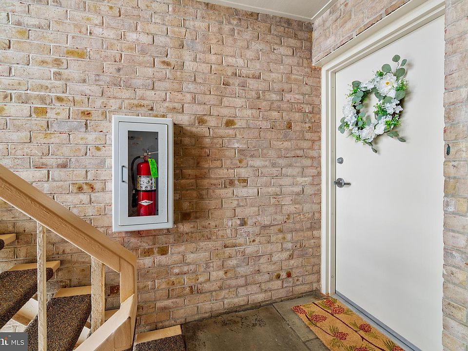 1st image of 768 Fairview Ave APT C