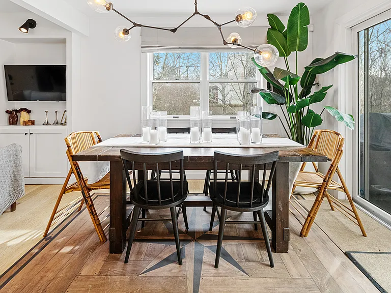 15 Amagansett Dr E — Photo 5