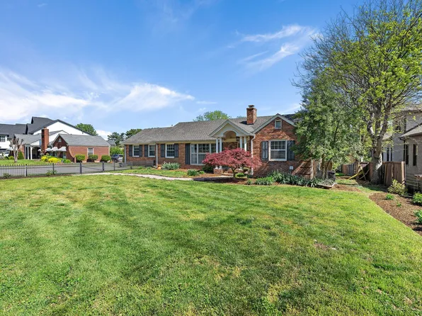 2418 Abbott Martin Rd, Nashville, TN 37215