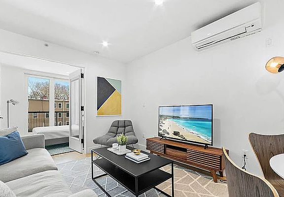 3rd image of 10 Lexington Ave APT 5E