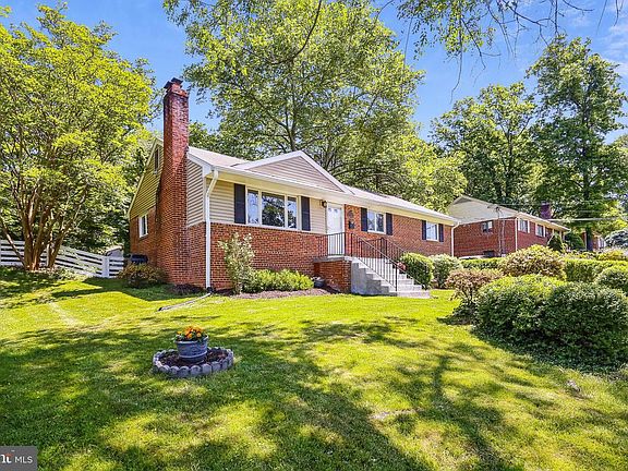 3rd image of 3719 Lockwood Ln