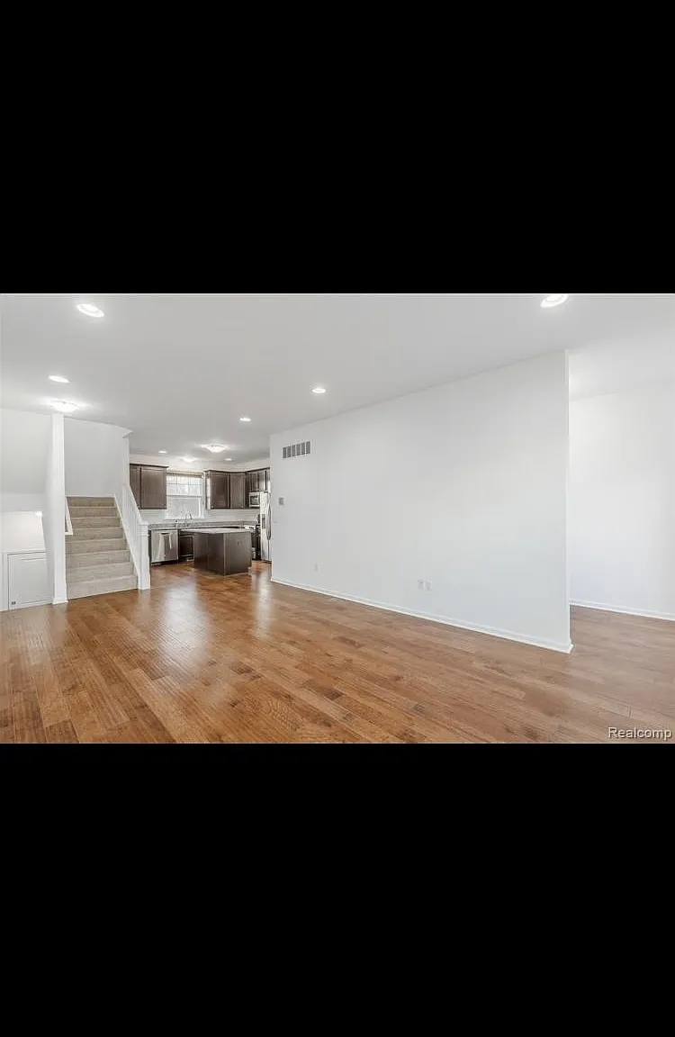 2 bed, 1541 sqft, $2,500 — Photo 3