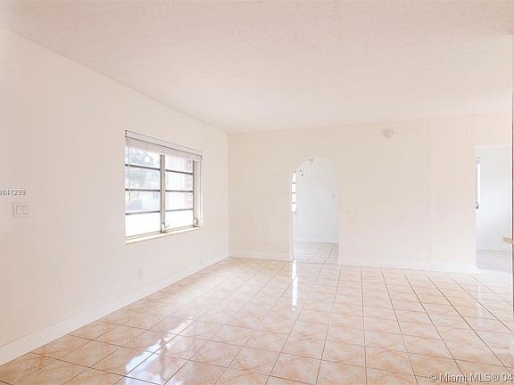 4th image of 1361 SW 58th Ave