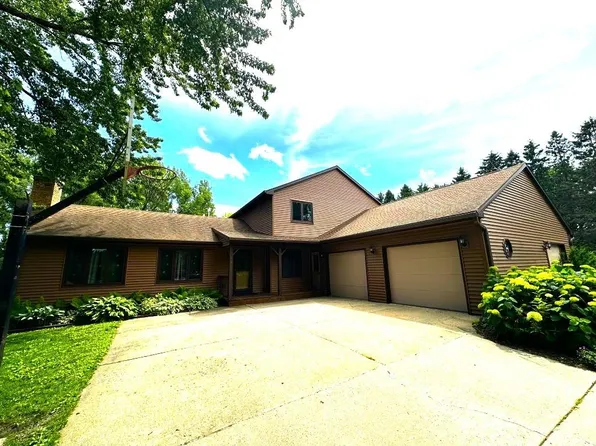 2611 Penny Ln, Stoughton, WI 53589