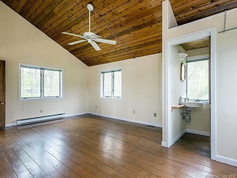 Upstairs Master bedroom with half bath