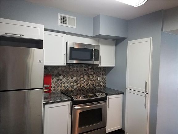 4th image of 3809 N Braeswood Blvd APT 27