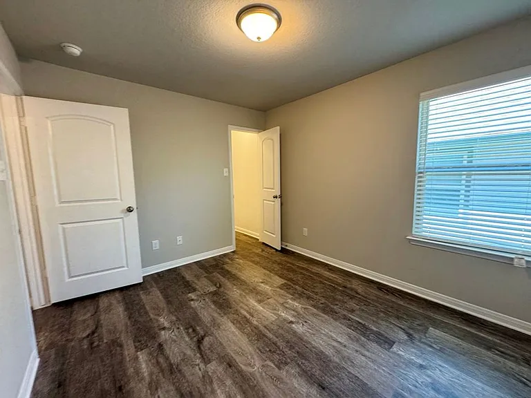 1908 Delano Dr — Photo 23