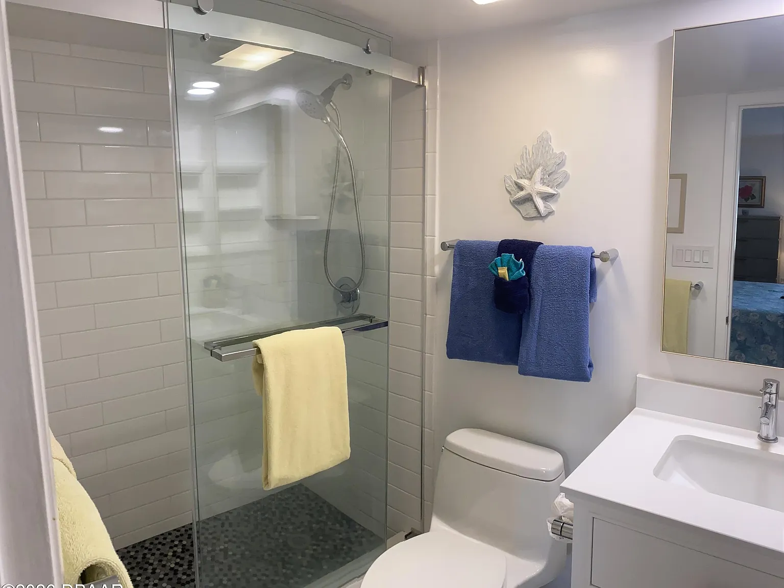 2 bed, 2.0 bath, 1080 sqft, $4,050 — Photo 2