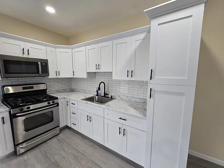 338 E Main St — Photo 4