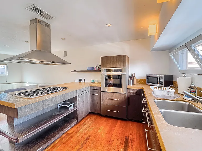 109 Dudley Ave — Photo 2