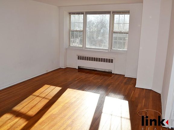 3rd image of 35 Morningside Dr APT 1A