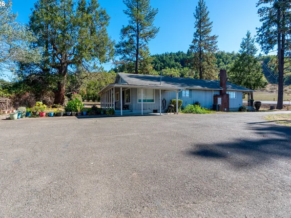 5961 Lookingglass Rd, Roseburg, OR 97471