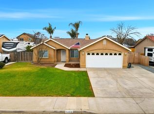 1098 Yosemite Dr, Hanford, CA 93230