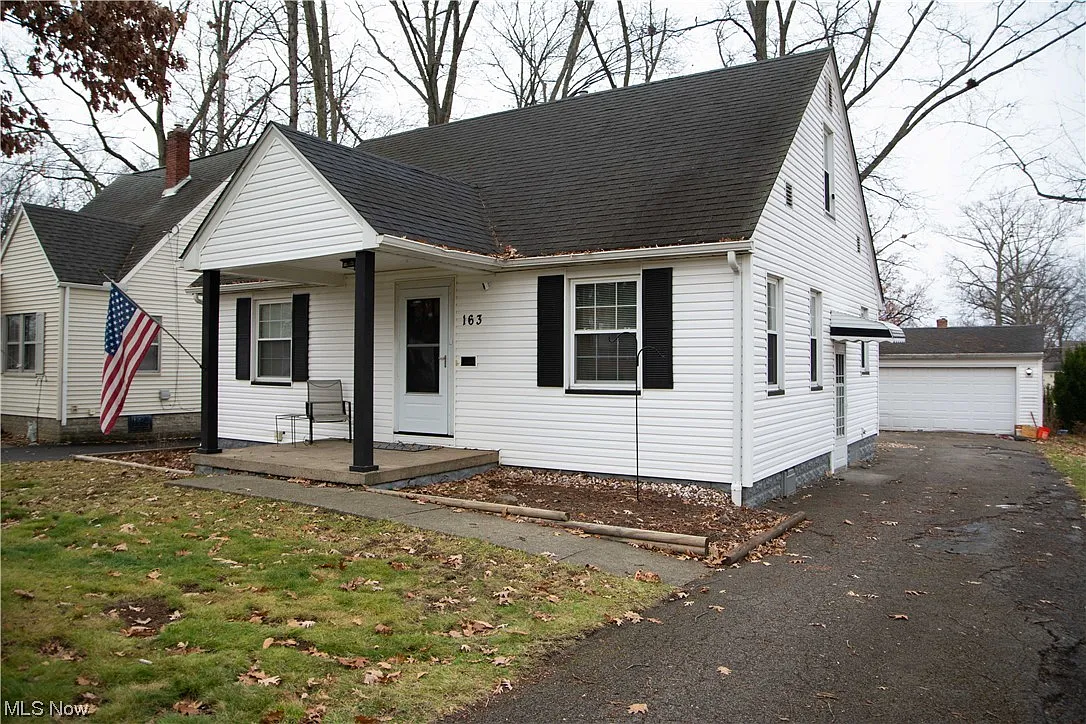 163 Parkgate Ave photo 1