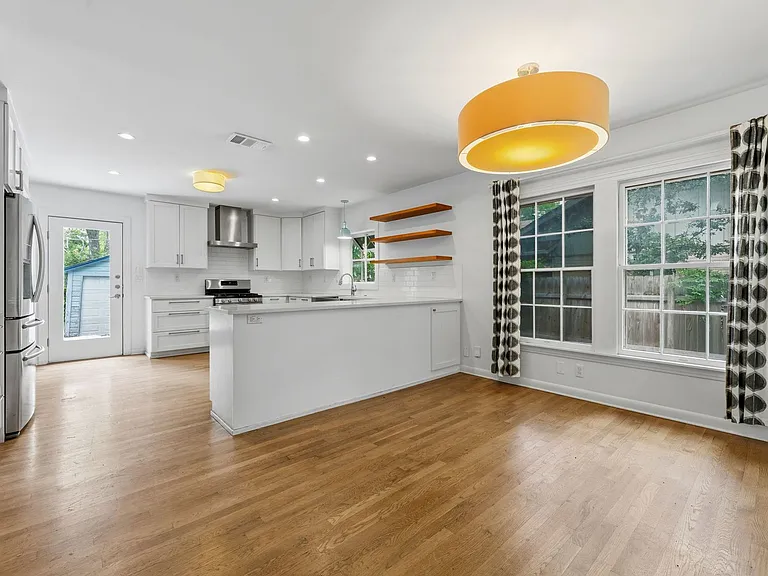 3810 Avenue H — Photo 11