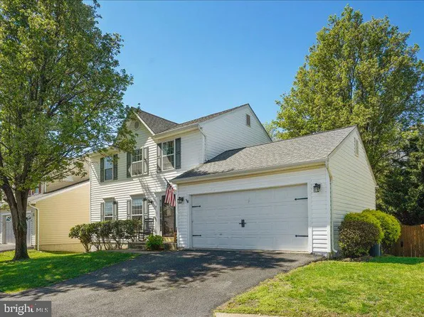 8 Lakeside Dr, Stafford, VA 22554